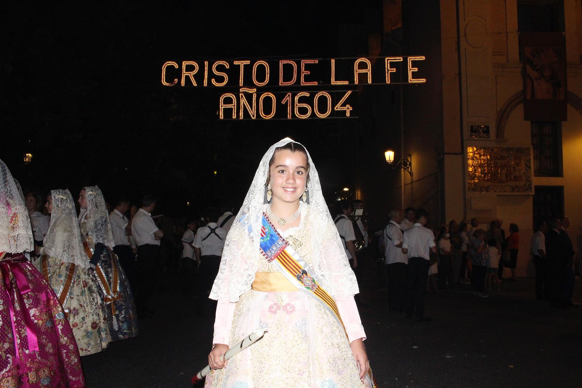 Carmen, Nerea, las cortes y las fallas de Zaidía acompañan al Cristo de la Fe