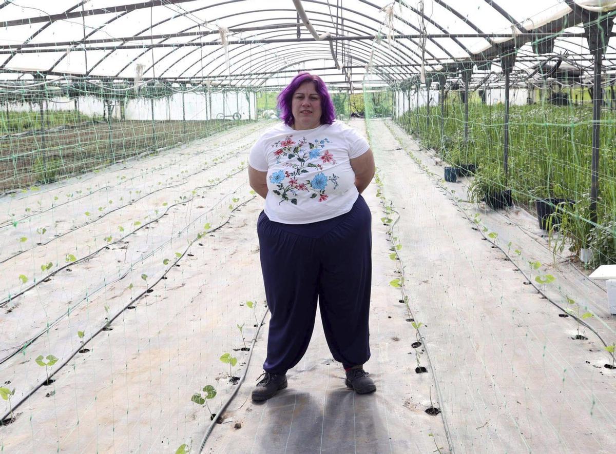 La agricultora cambadesa en su finca en Castrelos.