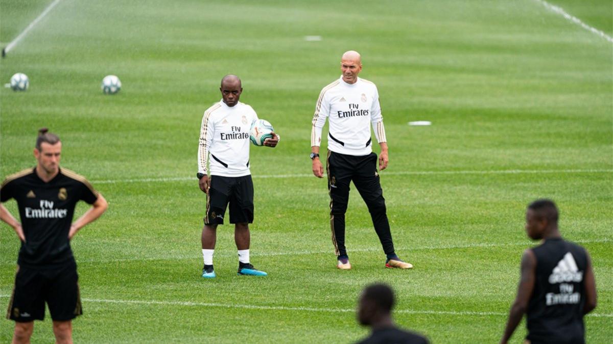 Gareth Bale y Zinedine Zidane en el entrenamiento de esta mañana