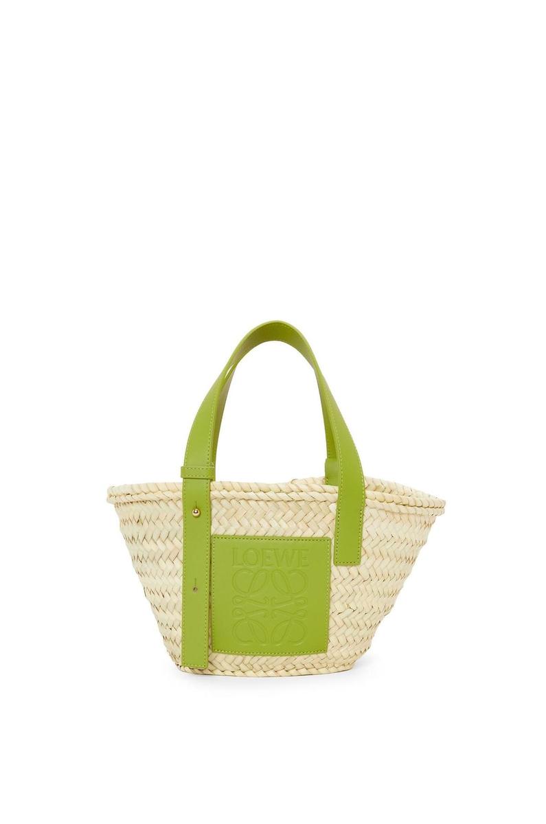 Capazo con detalles en verde de Loewe