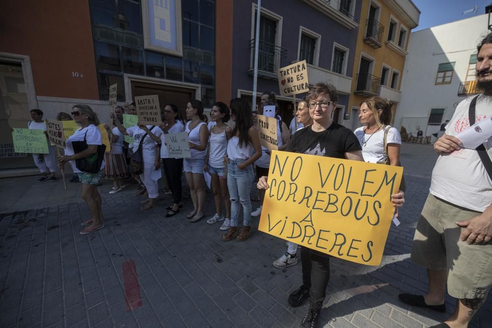 Vidreres celebra els correbous entre les protestes dels animalistes