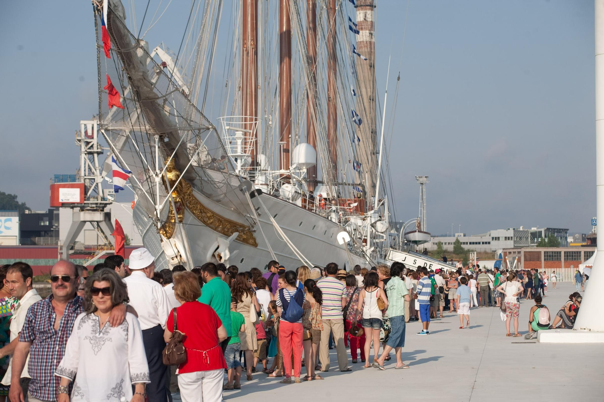 En imágenes: Así fue la última visita del Juan Sebastián Elcano a Asturias, en 2013 y a Avilés
