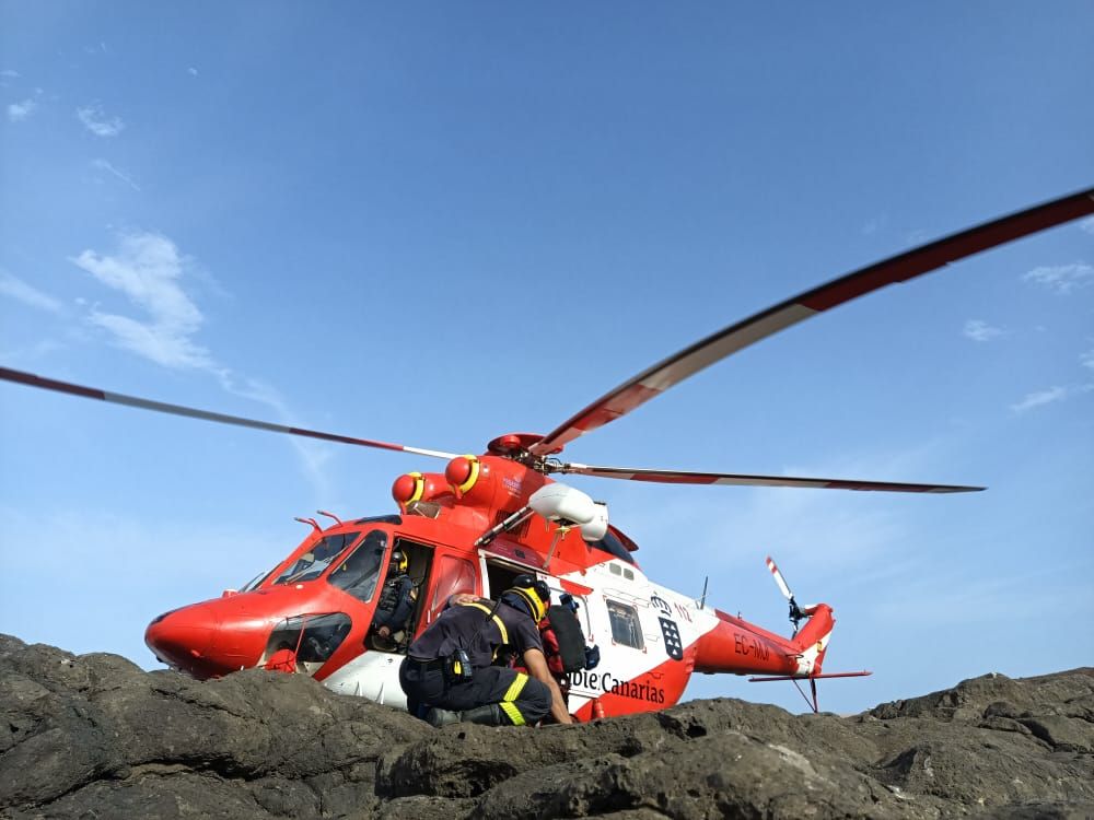 Evacuación de un hombre en Playa de Vargas