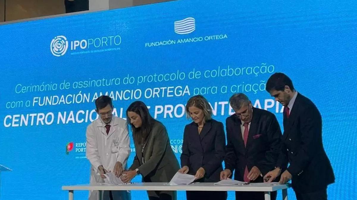 Firma del acuerdo en Oporto.