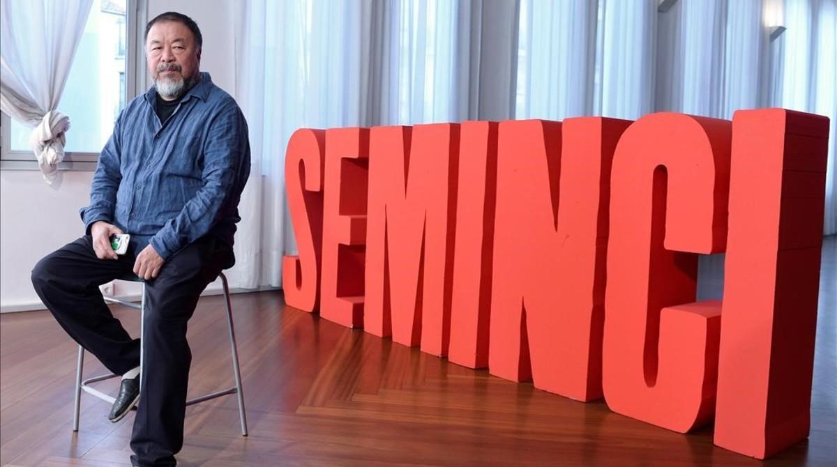 Ai WeiWei, en Valladolid, donde presentó el documental sobre los efugiados 'Marea negra'.