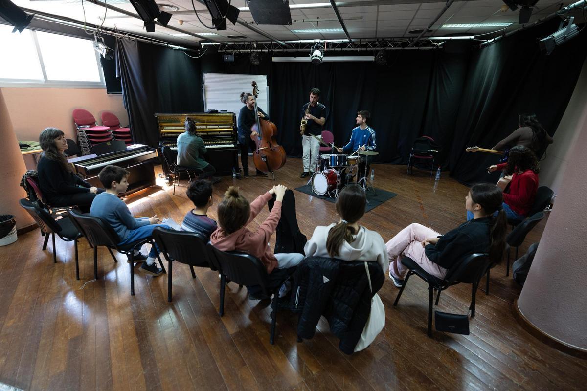 Un momento del ‘Taller Improjazz’, que se impartió en la ‘Sala petita’ de Can Ventosa, en Vila.