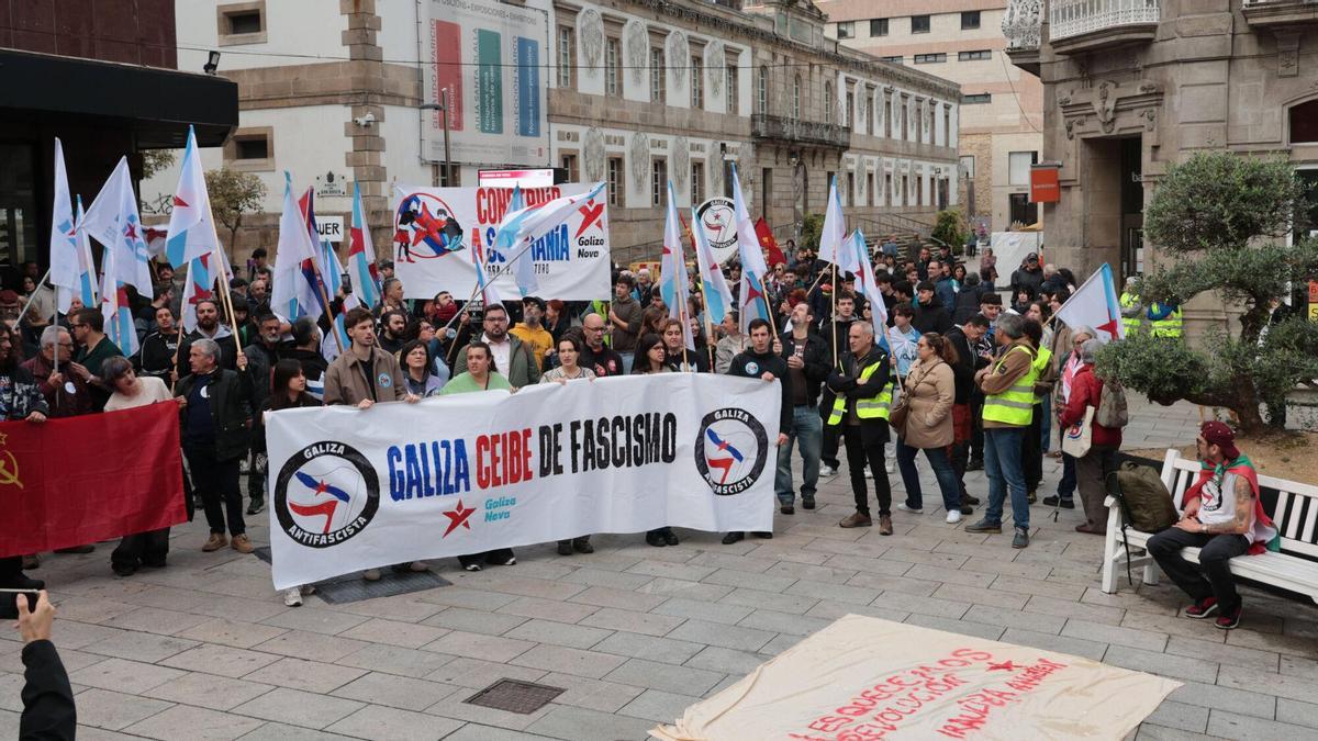Unas 200 personas se manifiestan en Vigo para mostrar su rechazo a la actuación policial en A Coruña del pasado miércoles