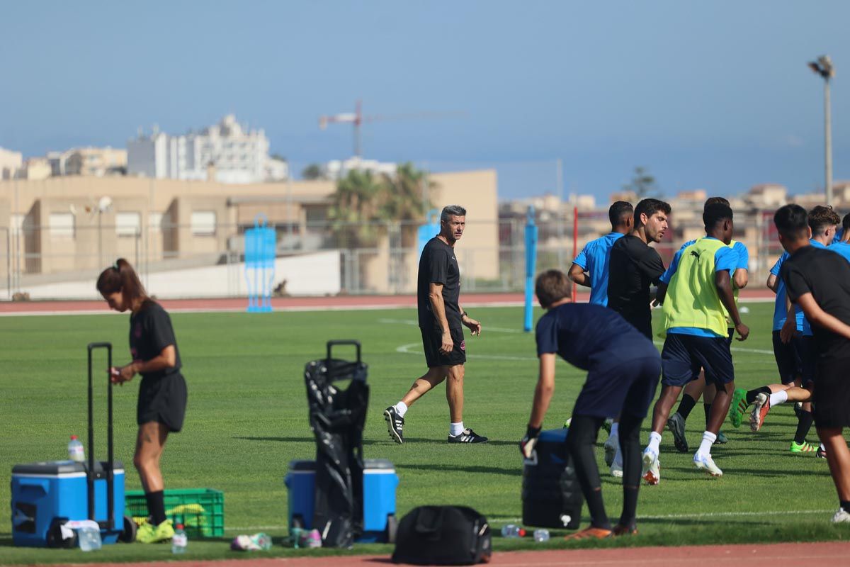 El primer entrenamiento de pretemporada de la UD Ibiza, en imágenes