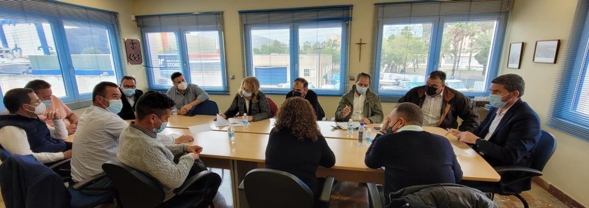 El consejero Antonio Luengo se reunió hoy en Cartagena con los pescadores y acuicultores de la Región