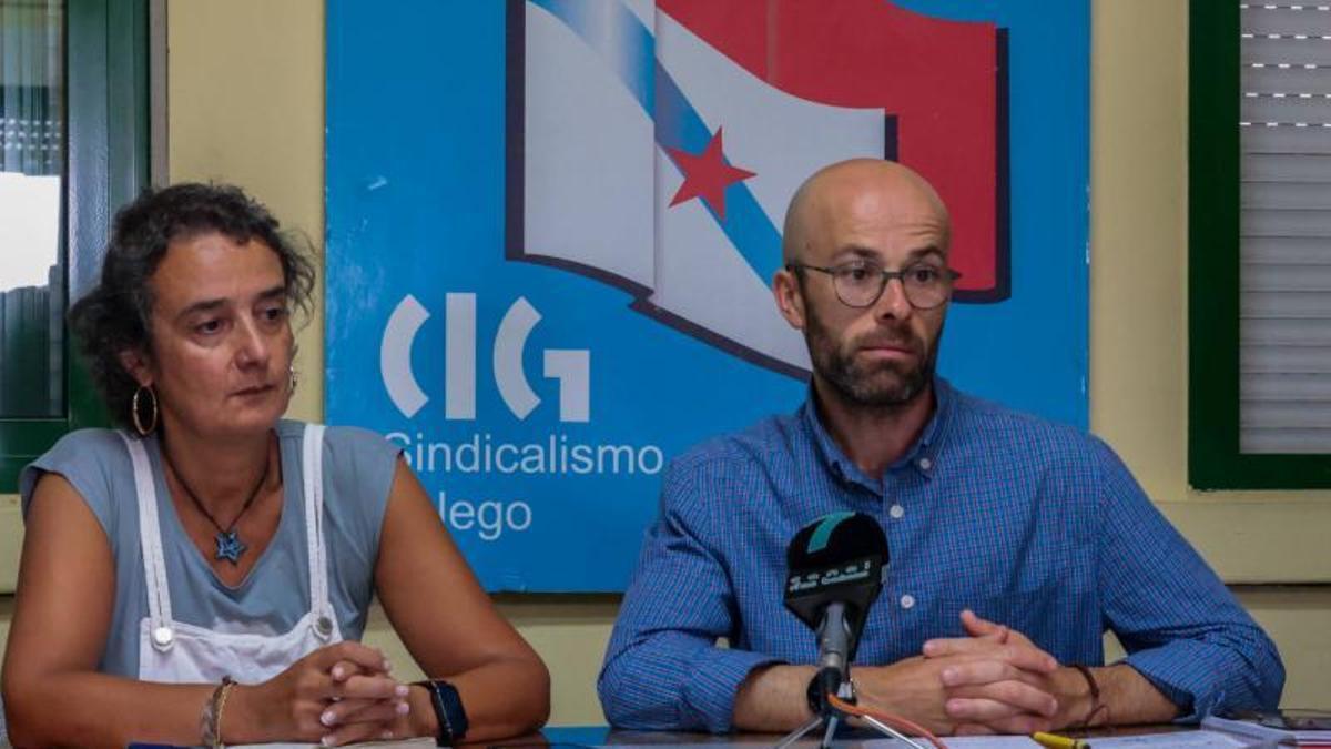 Comparecencia de los trabajadores del Conservatorio de Cambados en la CIG.