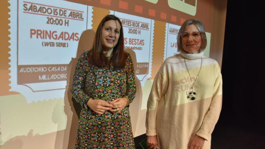 La concejala Natividade González, izquierda, con la técnica María Vázquez en la presentación / concello