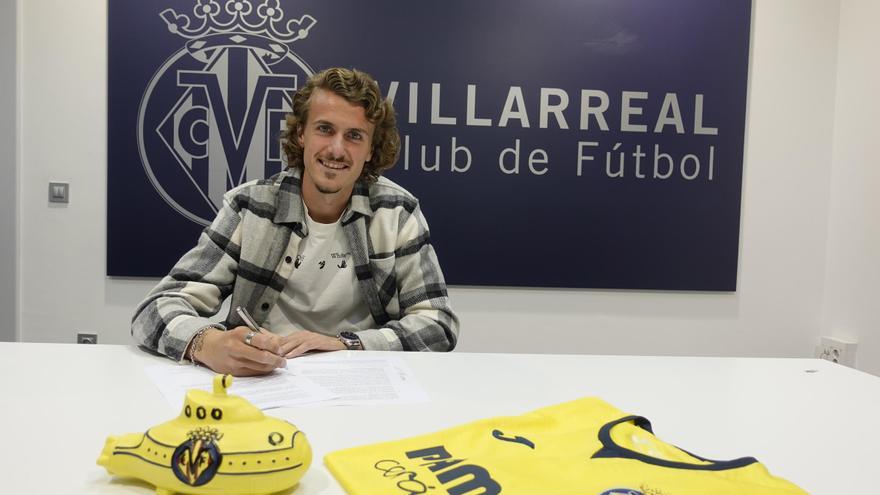 Carlos Romero se asienta en el Villarreal: renovado hasta el 2027