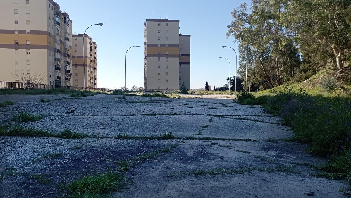 Vista del campo de fútbol abandonado de calle Eresma, en las alturas de La Palma.