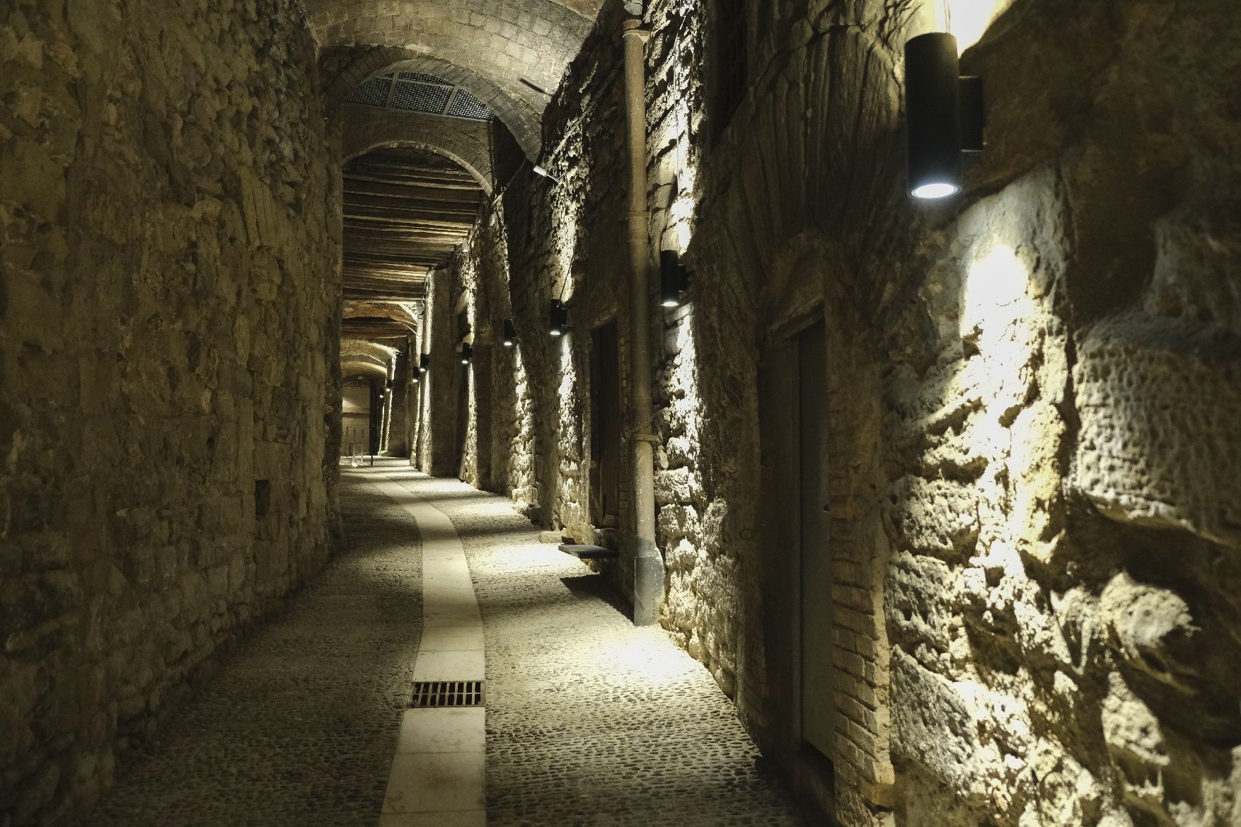 Les obres al carrer del Balç permeten descobrir un nou vial medieval