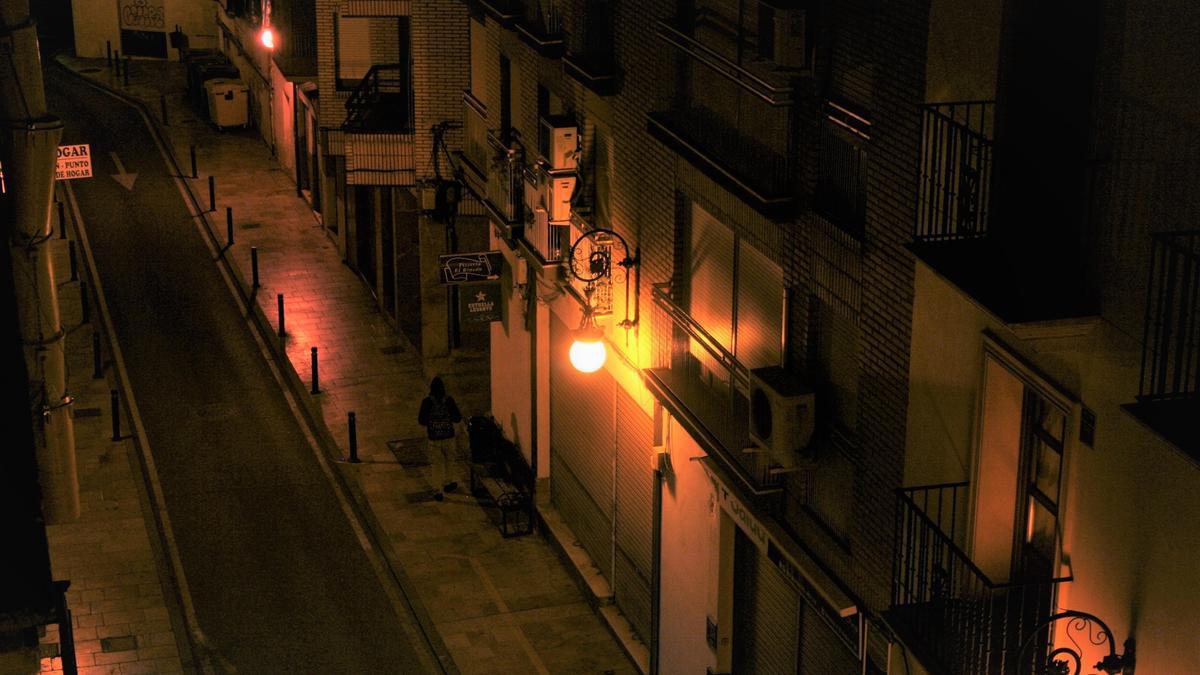 La calle Alfonso X el Sabio, en el casco antiguo de la ciudad, fue una de las que se veían afectadas por la avería, anoche.