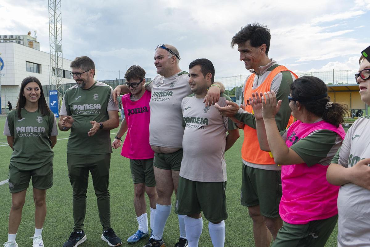 Gerard Moreno visitó al equipo EDI del Villarreal.