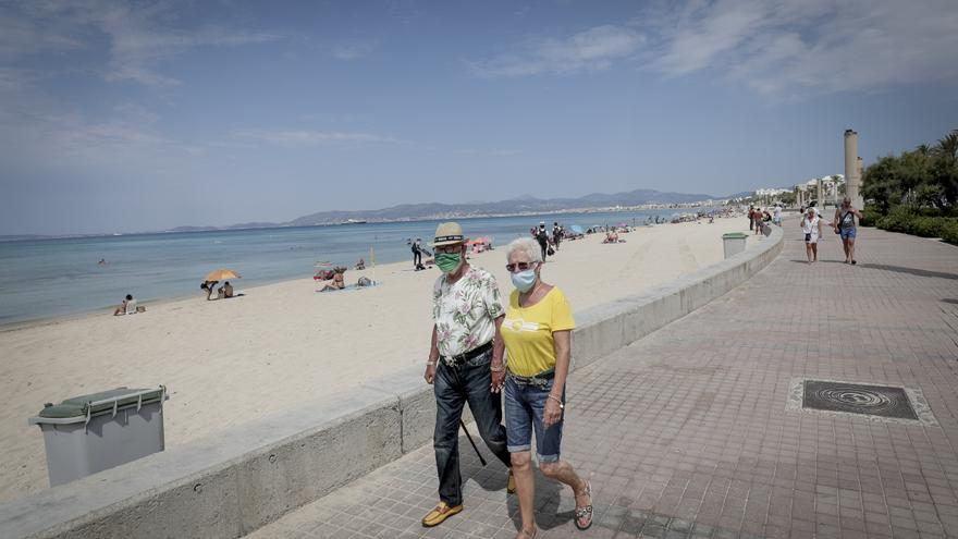 Autos sind sonntags an der Promenade der Playa de Palma auf Mallorca verboten