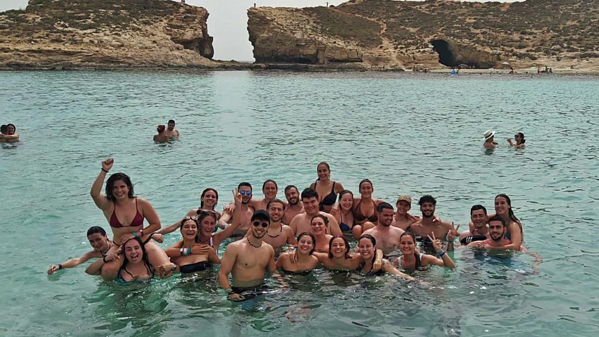 El grupo de fisioterapeutas españoles, un día antes de ser confinados en su hotel de Malta. | INFORMACIÓN