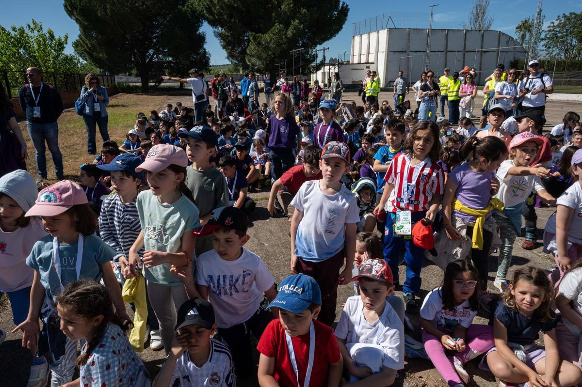 Fotogalería | Dos cohetes y 400 escolares convierten la base de Talavera la Real en un gran aula aeroespacial Fotogalería | Dos cohetes y 400 escolares convierten la base de Talavera la Real en un gran aula aeroespacial