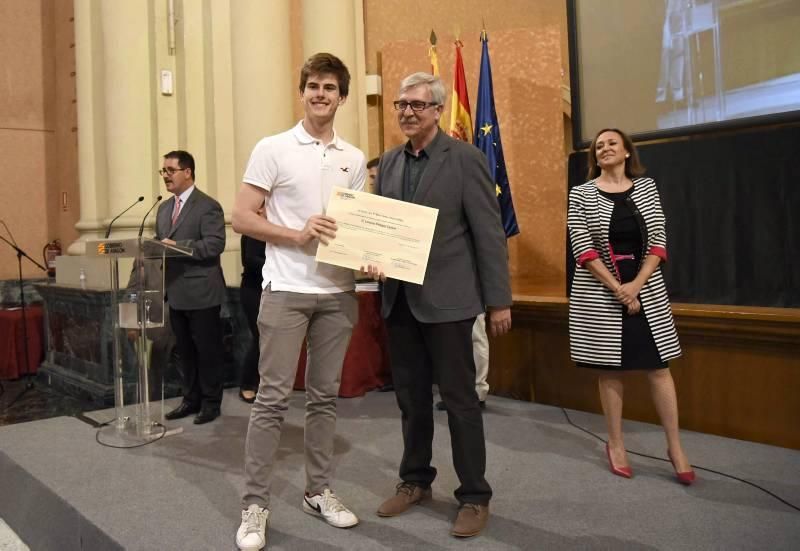 Imágenes de la ceremonia de premios por el Día de la Educación Aragonesa 2016