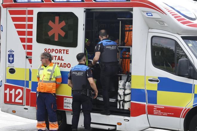 EN IMÁGENES: Una brutal colisión múltiple en la avenida de El Llano, en Gijón, deja tres heridos: "Dio varias vueltas de campana, de película"