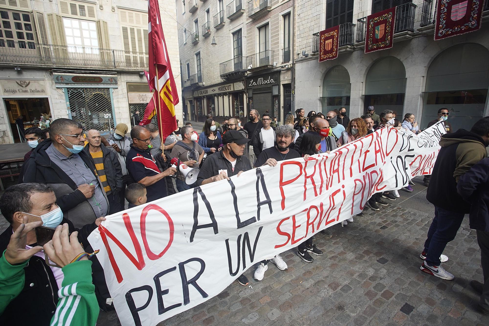 Protesta dels treballadors de Girona + Neta en contra de la privatització del servei públic de neteja