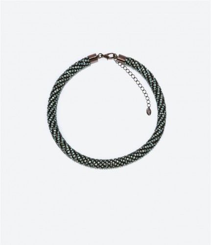 Collar de pedreria de Zara. Precio: 17,95 €