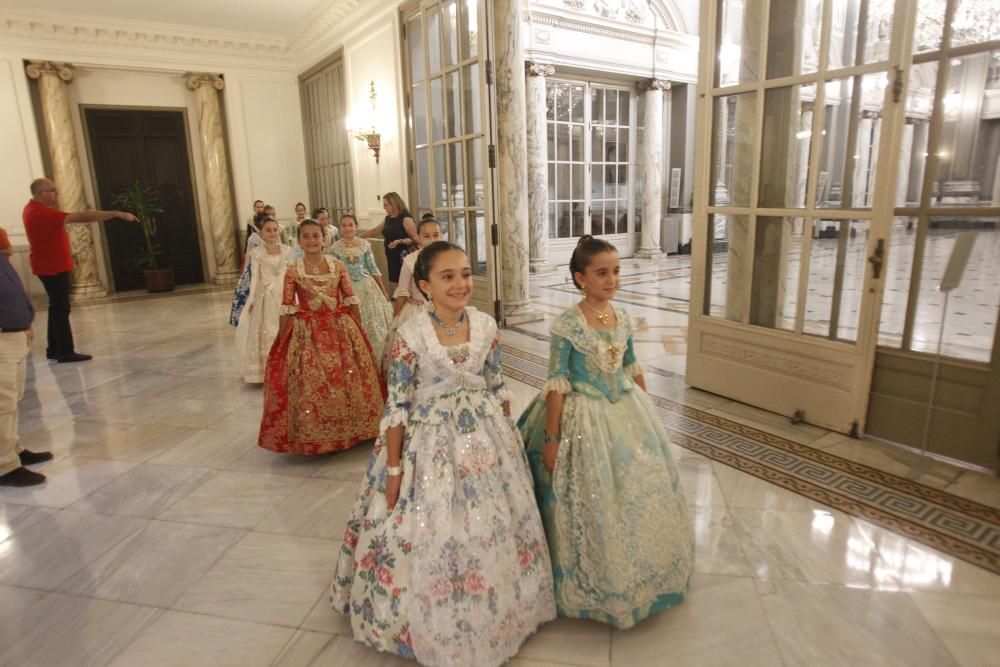 Las candidatas a fallera mayor ensayan la Proclamación y la Crida