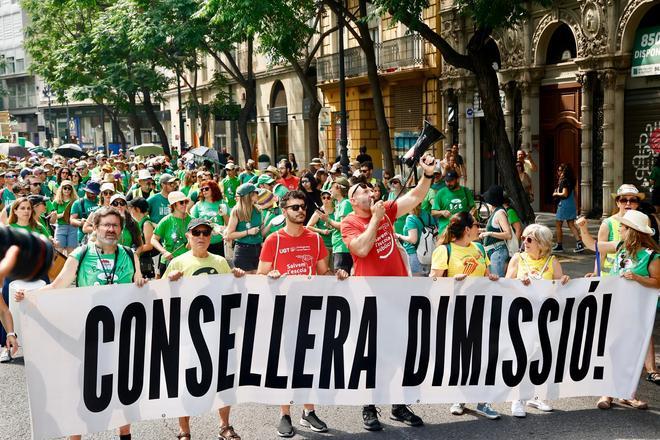 La manifestació de docents d’este dimarts 2 de juny, en imatges