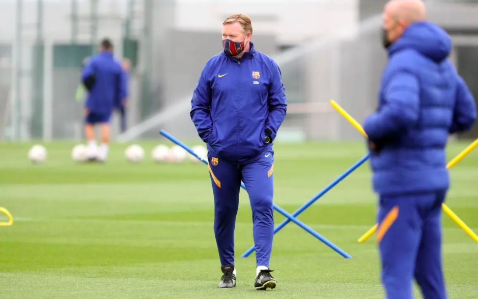 Koeman, en el entrenamiento del Barça en la ciudad deportiva.