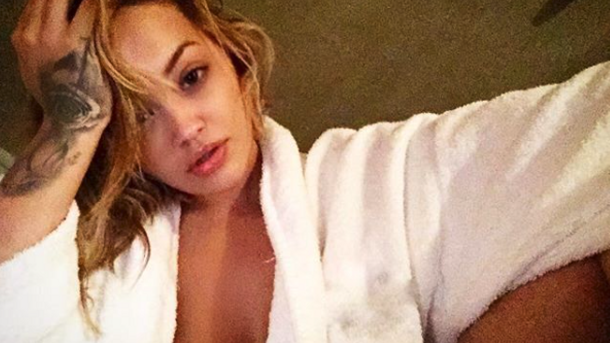 Rita Ora se desnuda en Instagram