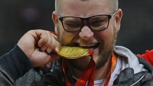 L’atleta polonès Pawel Fajdek amb la medalla d’or després de la seva victòria en la disciplina de llançament de martell als Mundials d’Atletisme de Pequín 2015, el 22 d’agost.