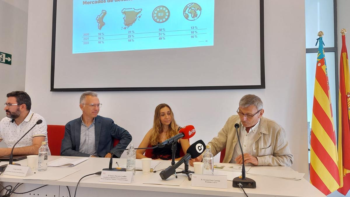 David Torres, Roger Llanes, Isaura Navarro y Vicent Faro, en la sede de la conselleria.