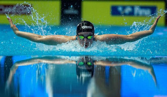 La nadadora Nicole Frank compite en la serie preliminar de 200 metros estilos durante el Mundial de Natación de Gwangju (Corea del Sur).