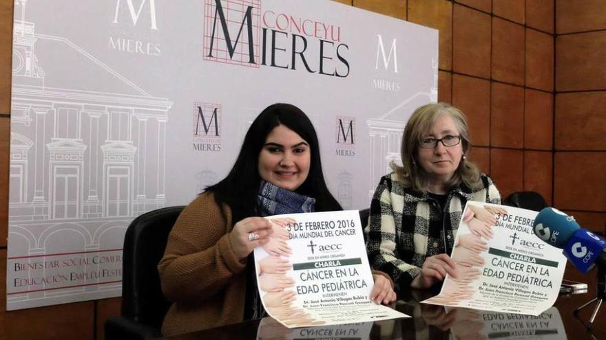 Itziar Vicente y Loli Olavarrieta, durante la presentación.