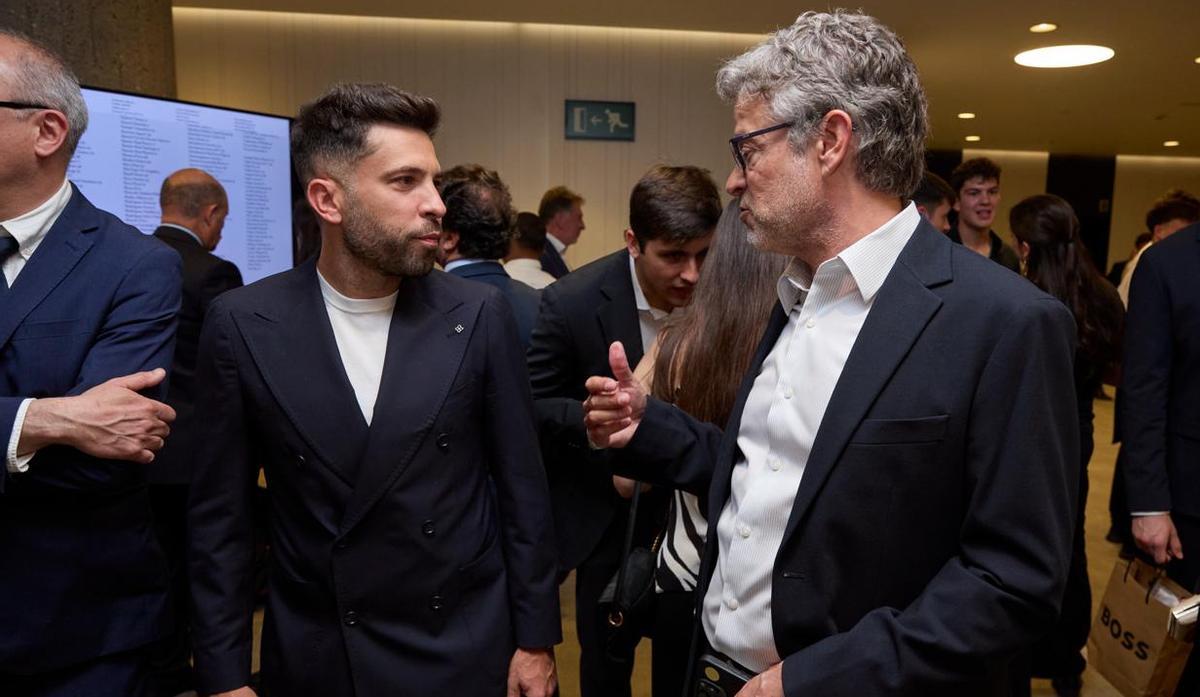 Jordi Alba, con Joan Vehils, director de SPORT