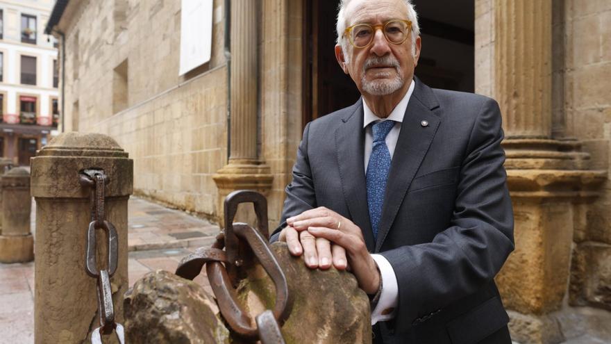 Antonio Elipe, catedrático de Matemática Aplicada de la Universidad de Zaragoza: "En un futuro no lejano haremos minería en los asteroides"