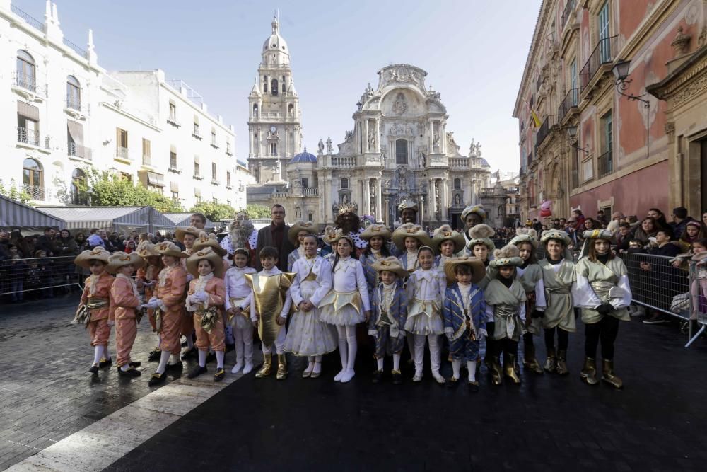 Los Reyes Magos llegan a Murcia repartiendo Roscón