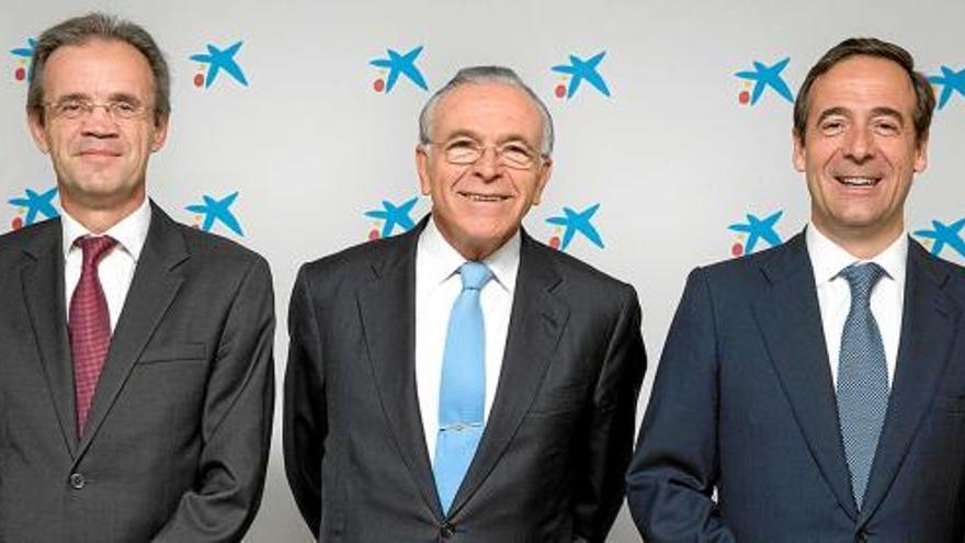 D&#039;esquerra a dreta, Jordi Gual, Isidre Fainé i Gonzalo Gortázar