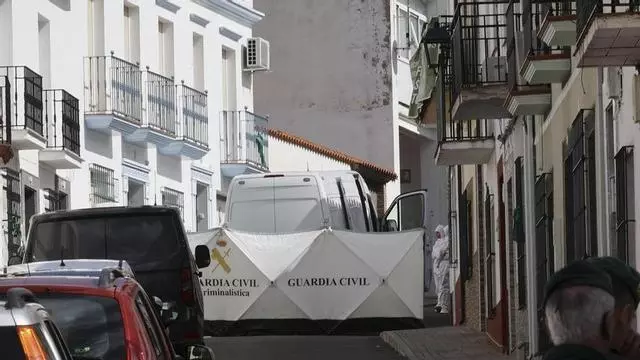 Detenidos los dos hermanos vecinos de Francisca Cadenas tras el hallazgo de restos óseos en su vivienda de Hornachos