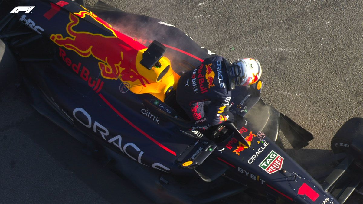 Verstappen se baja del coche en Albert Park