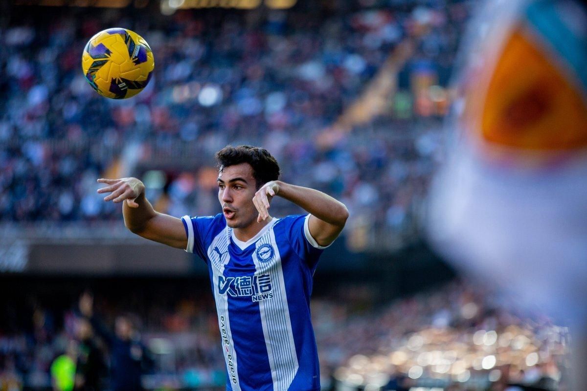 Manu Sánchez saca de banda durante la última temporada.