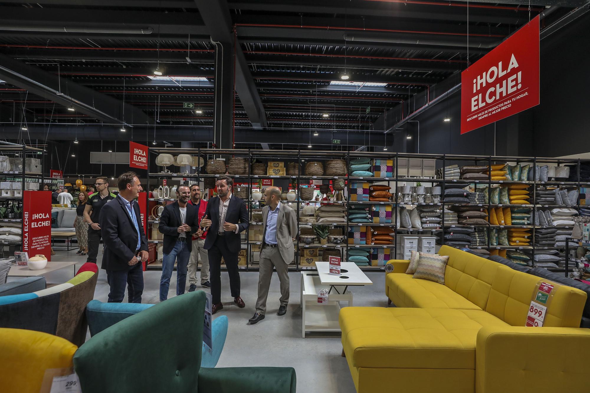 Gran inauguración de la nueva tienda de Conforama en Elche.