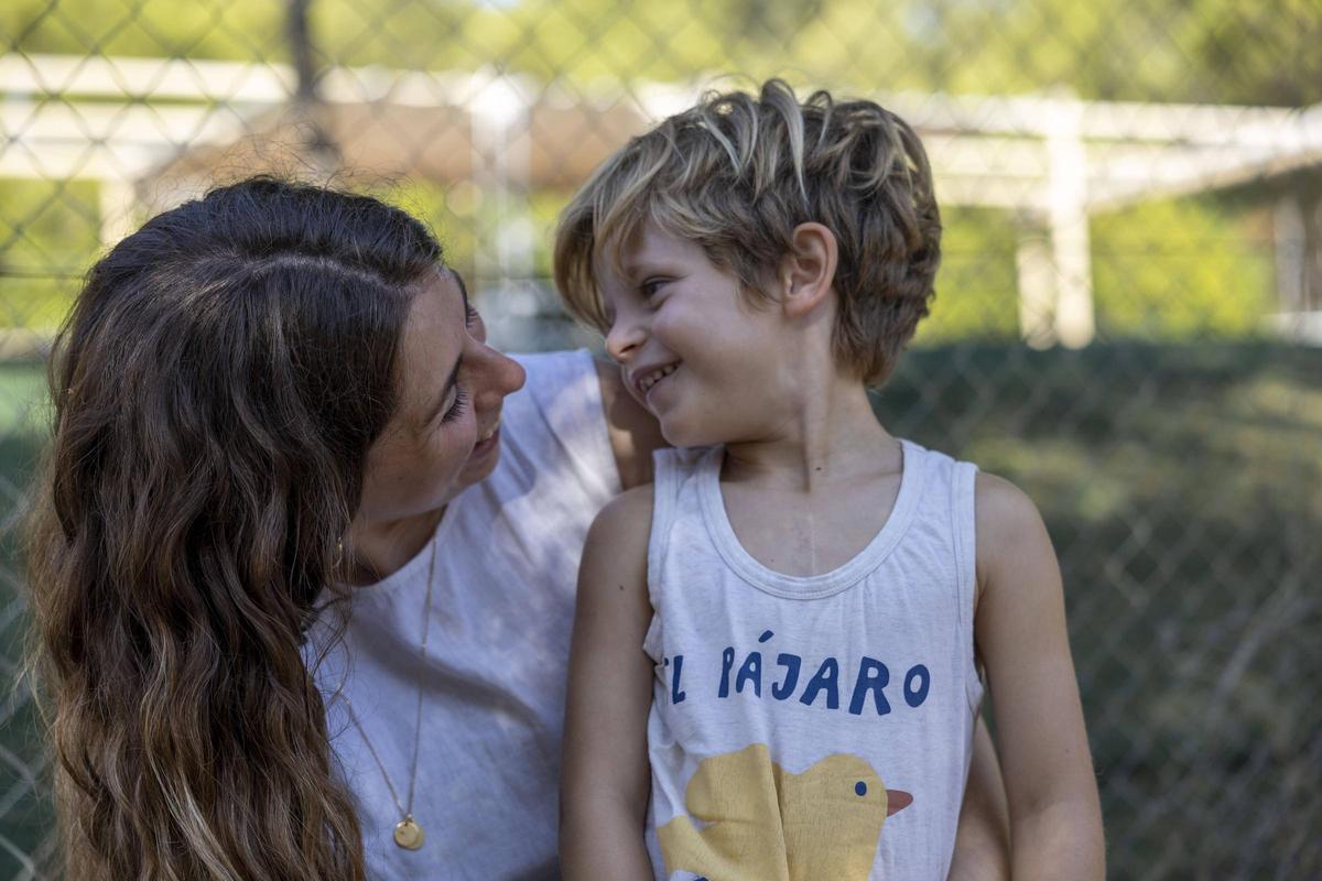 Laura con su hijo Milo.