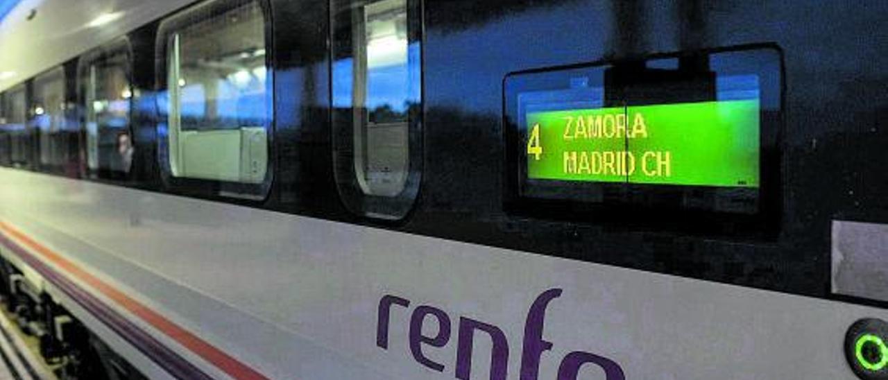 Uno de los trenes madrugadores que unía Zamora con Madrid a primera hora de la mañana.