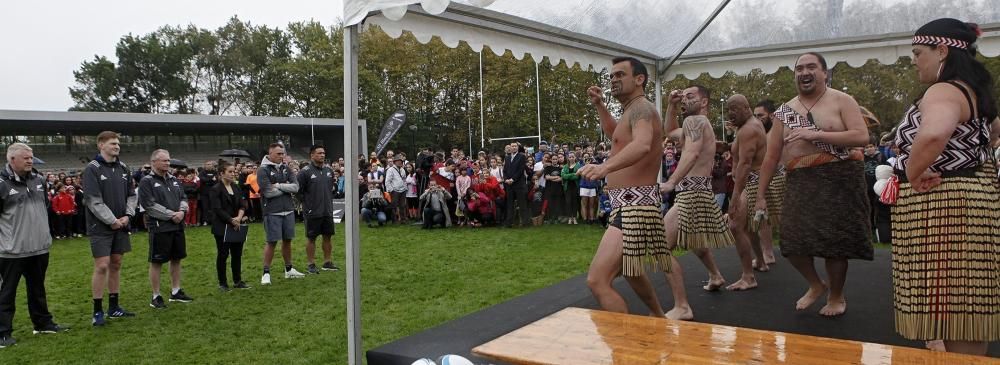 Los All Blacks dirigen un entrenamiento con alumnos en Gijón