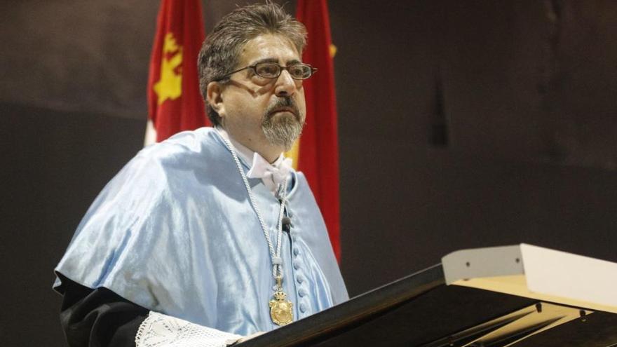 García Jambrina, durante su conferencia sobre Cluadio Rodríguez.