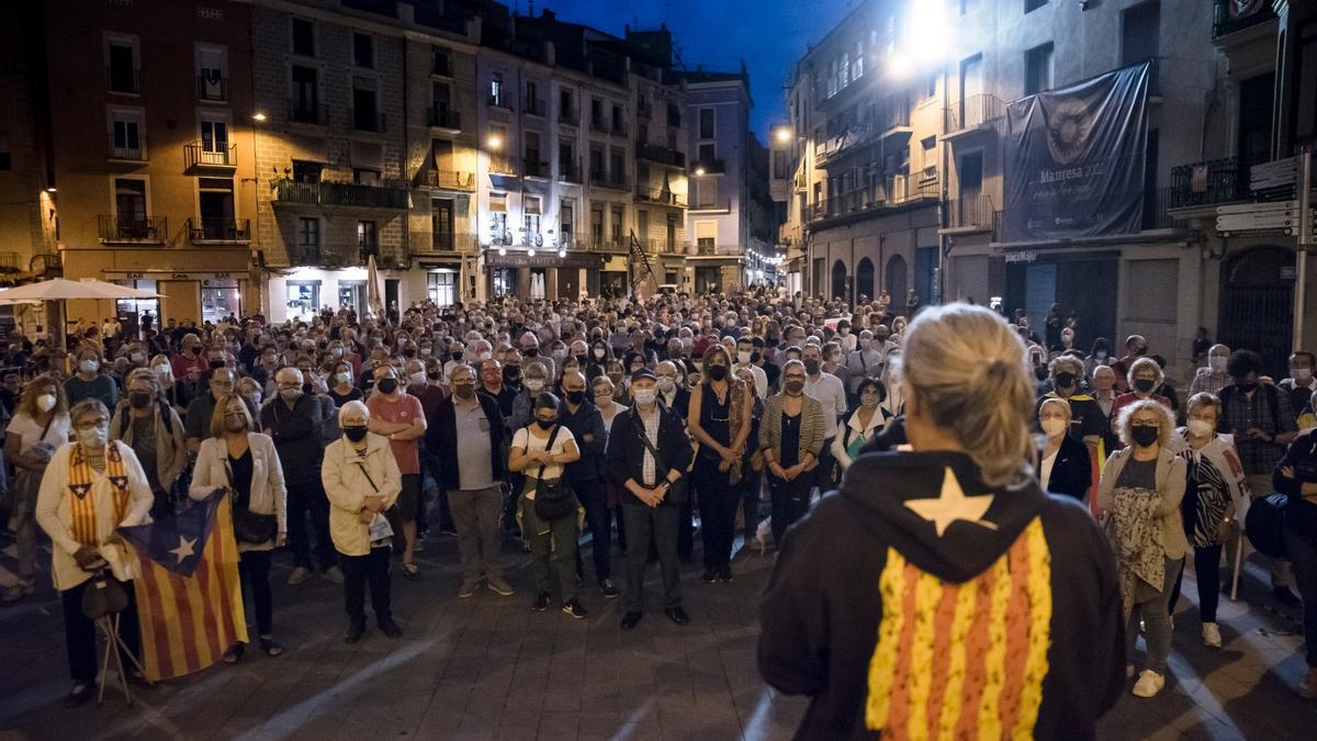 Concentració a Manresa contra l'arrest de Puigdemont