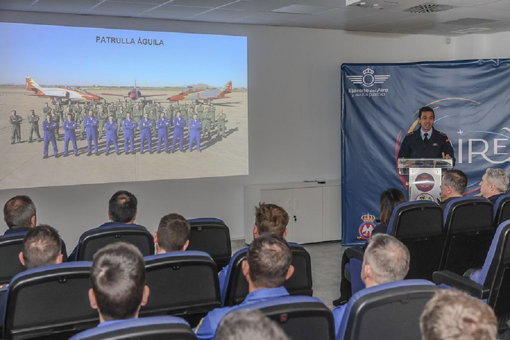Todas las imágenes de la visita de la ministra de Defensa a la Academia General del Aire de San Javier