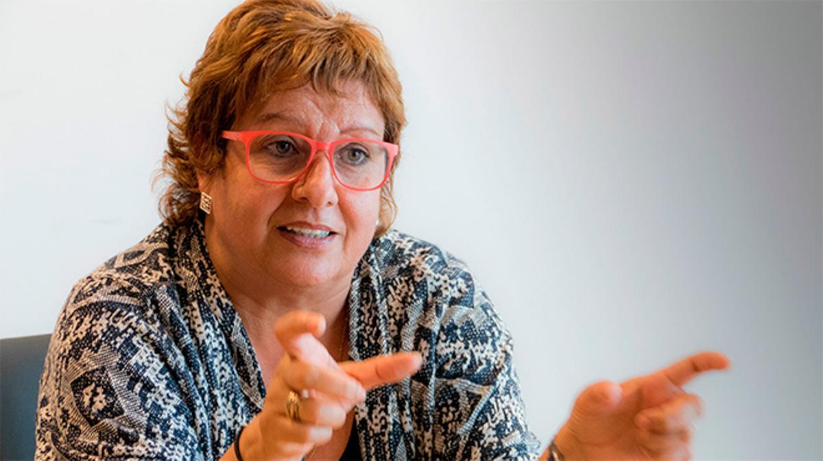 La consellera de Treball, Afers Socials i Famílies, durant l’entrevista a la seu del Fòrum de Barcelona. 
